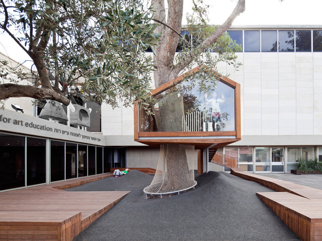Modern Treehouse Design